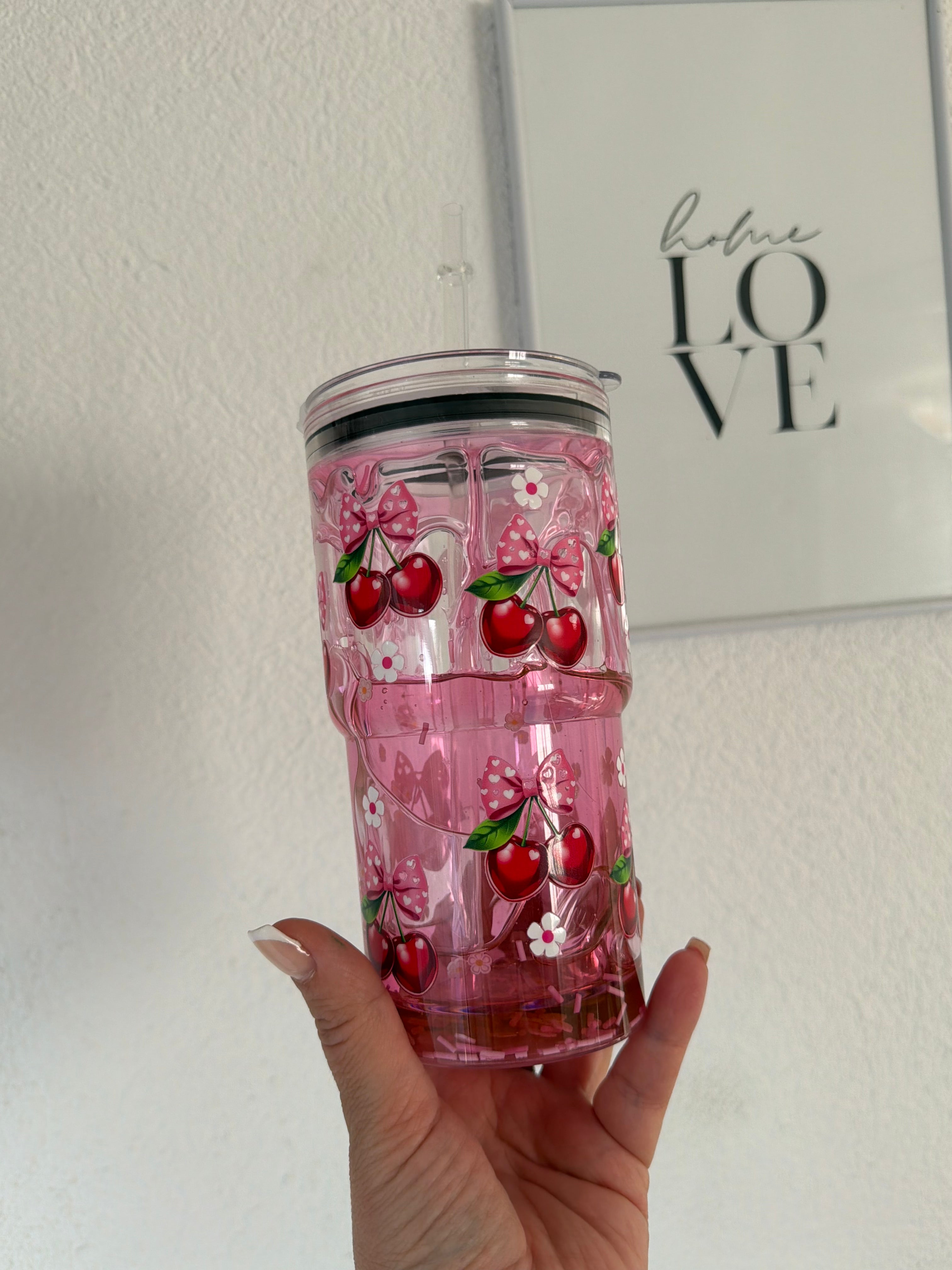 Kirschzauber Snowglobe Becher mit Honigeffekt – 18 oz